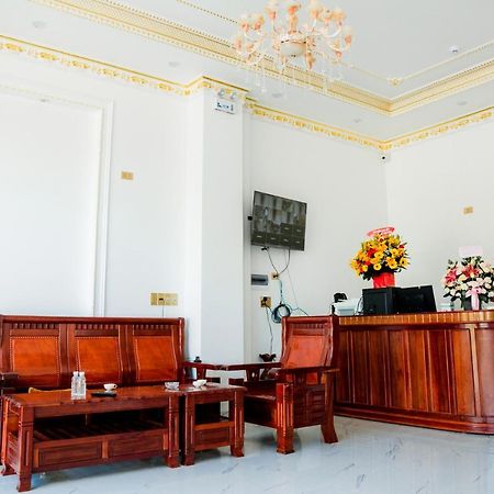 Chau Ngoc Vien Hotel - Bien My Khe - Quảng Ngãi Exteriör bild